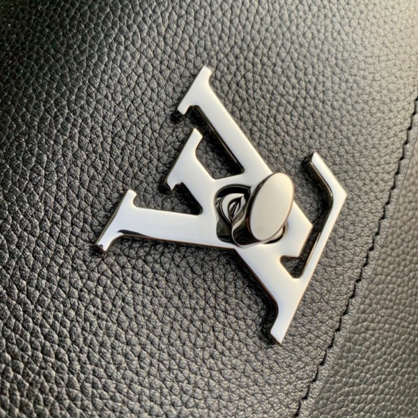 Handbag Louis Vuitton M20997 size 23cmx 17cmx 10cm