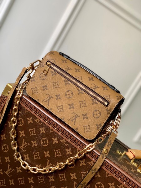 Handbag Louis Vuitton M46279 size 21.5cmx 6cmx 13.5cm