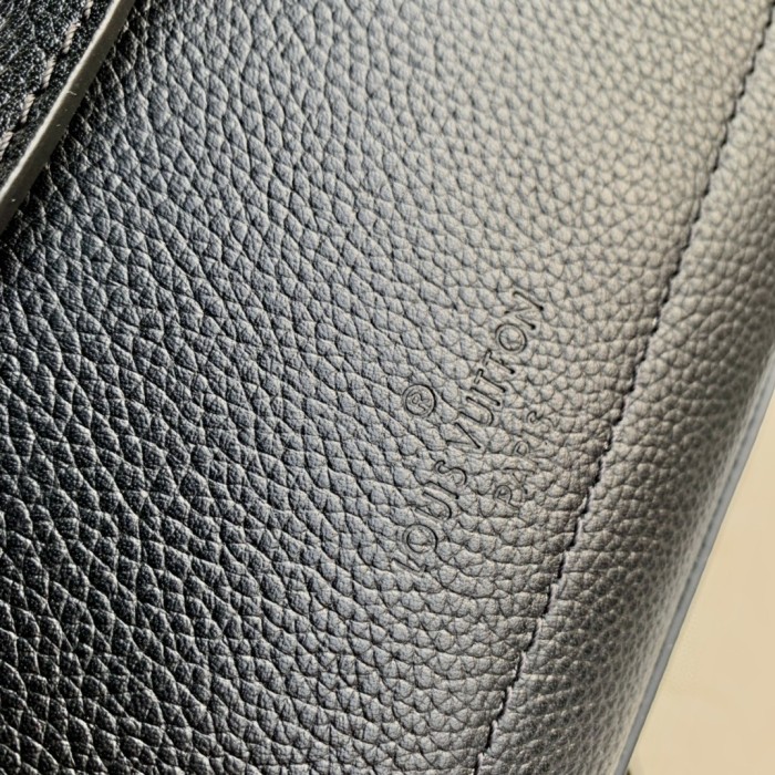 Handbag Louis Vuitton M20997 size 23cmx 17cmx 10cm