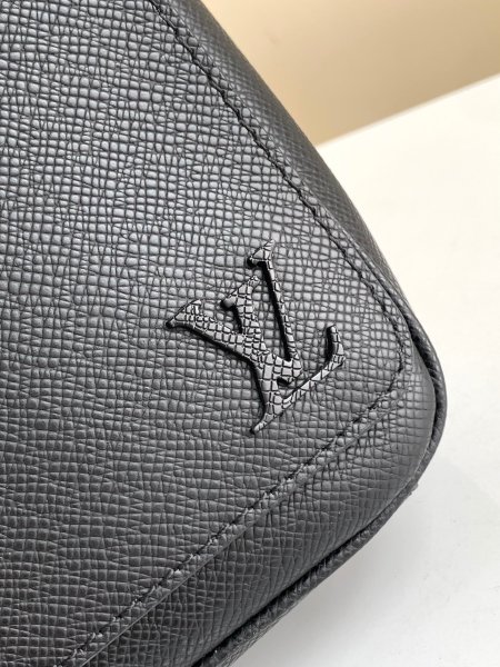 Handbag Louis Vuitton M30851 size 26 x 20 x 7cm