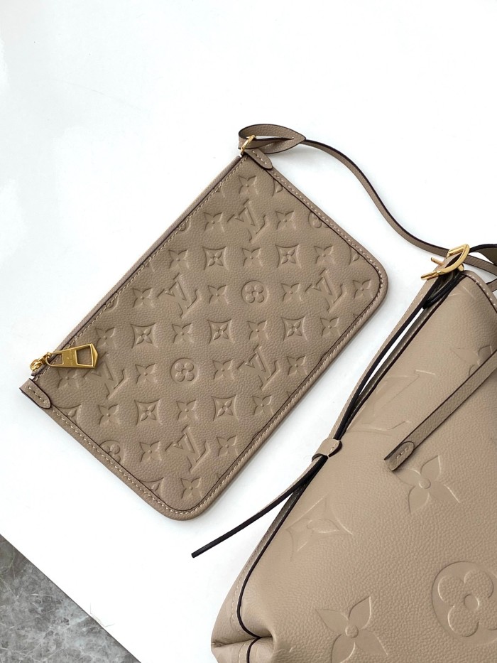 Handbag Louis Vuitton 46288 size 39x 30x 15cm