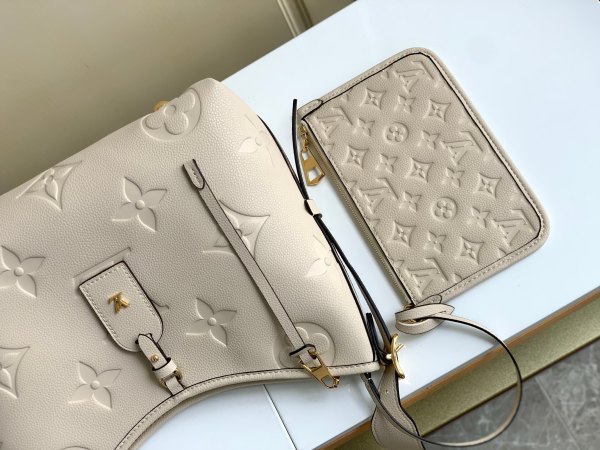 Handbag Louis Vuitton M46293 size 29 x 24 x 12cm