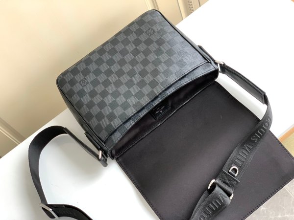 Handbag Louis Vuitton 42710 size 26 x 20 x 7 cm