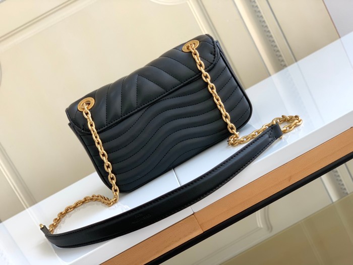 Handbag Louis Vuitton M20687 size 21 x 12 x 9cm