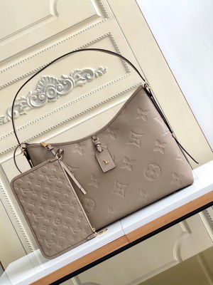 Handbag Louis Vuitton 46288 size 39x 30x 15cm