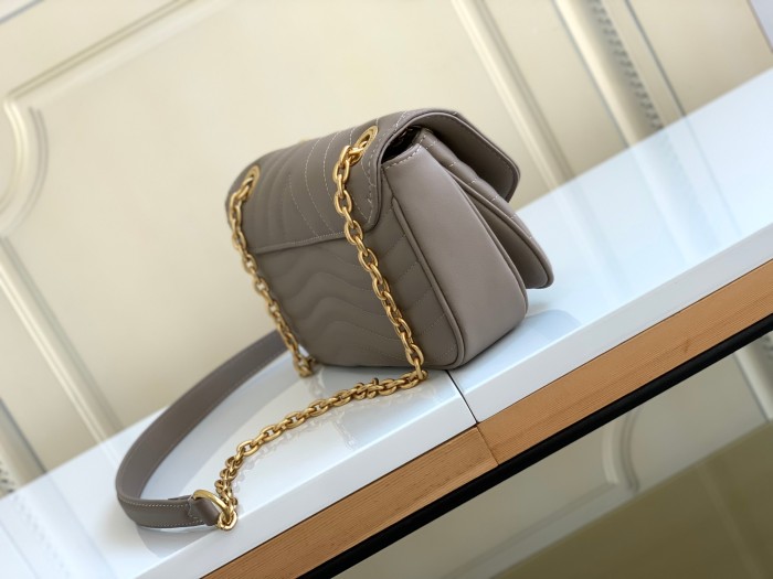 Handbag Louis Vuitton M20838 size 21 x 12 x 9cm