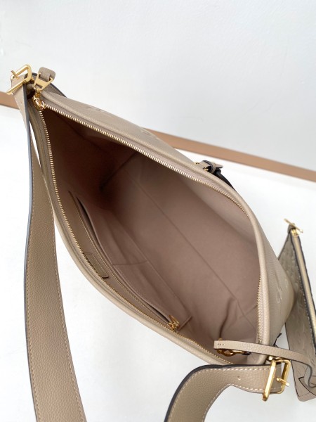 Handbag Louis Vuitton 46288 size 39x 30x 15cm