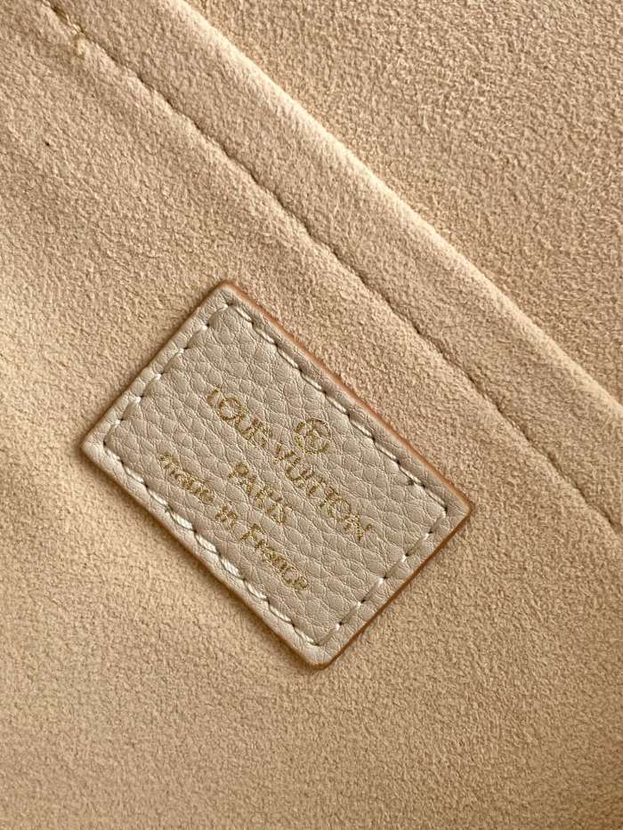 Handbag Louis Vuitton m46163 size 20.5 x 13.5 x 12cm