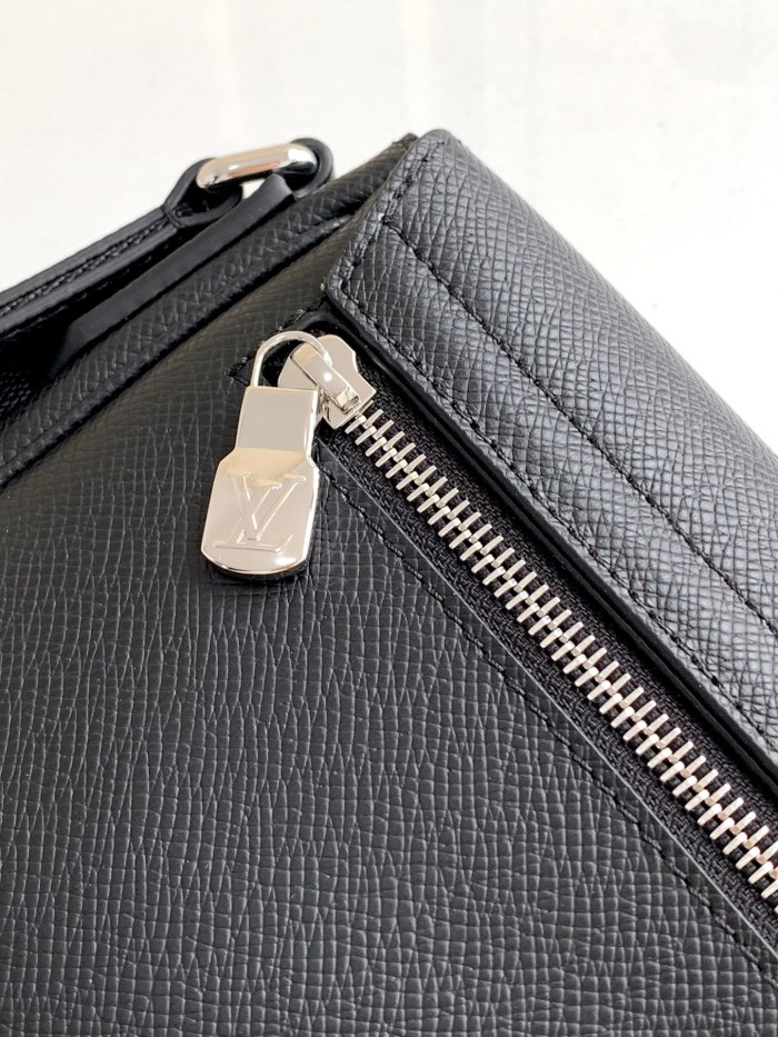 Handbag Louis Vuitton M30851 size 26 x 20 x 7cm