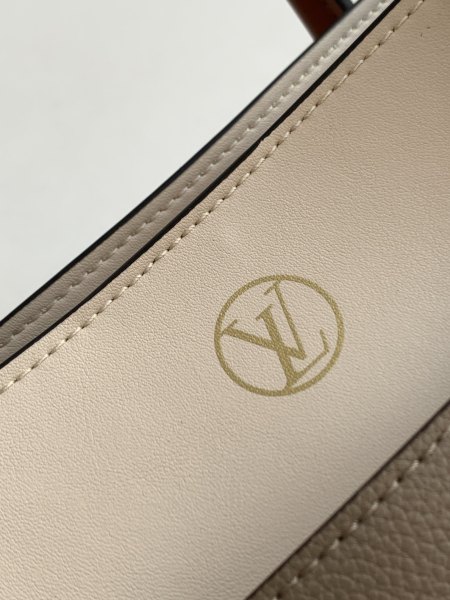 Handbag Louis Vuitton M53826 size 30.5x24.5x14cm