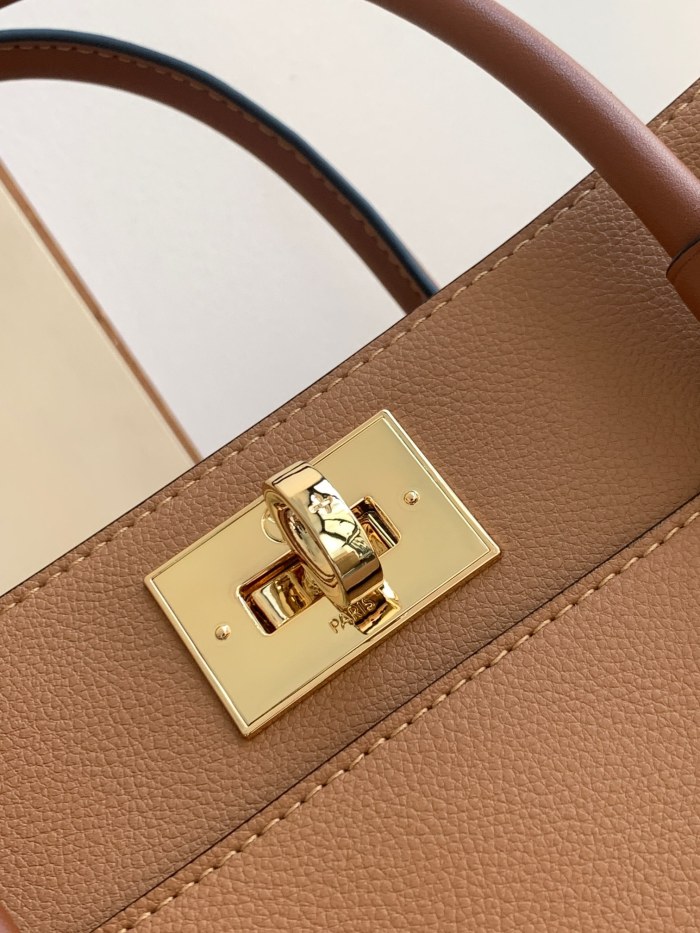 Handbag Louis Vuitton M20633 size：30.5x24.5x14cm