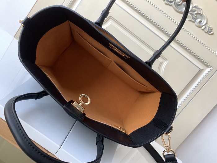 Handbag Louis Vuitton M53826 size 30.5x24.5x14cm