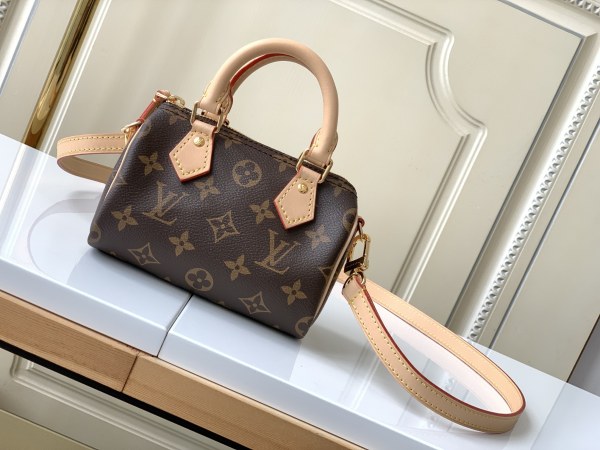 Handbag Louis Vuitton M81085 size 16*7.5*10 cm