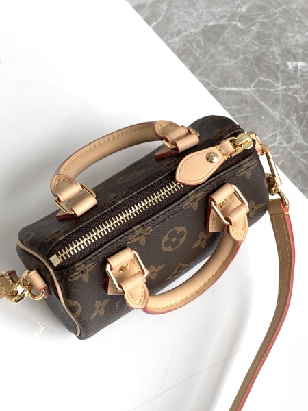 Handbag Louis Vuitton M81085 size 16*7.5*10 cm