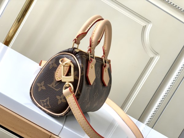 Handbag Louis Vuitton M81085 size 16*7.5*10 cm