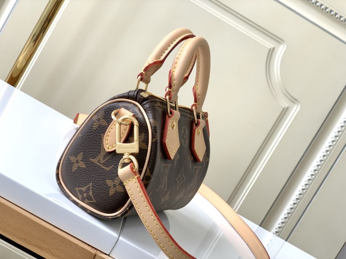 Handbag Louis Vuitton M81085 size 16*7.5*10 cm