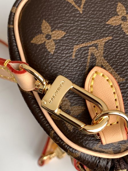 Handbag Louis Vuitton M81085 size 16*7.5*10 cm