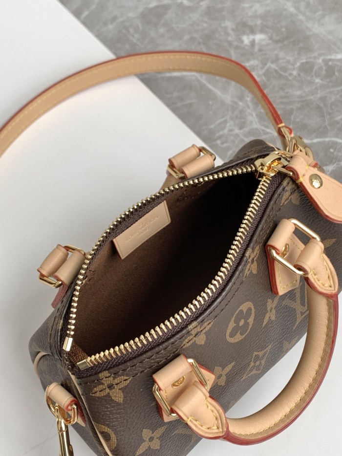 Handbag Louis Vuitton M81085 size 16*7.5*10 cm