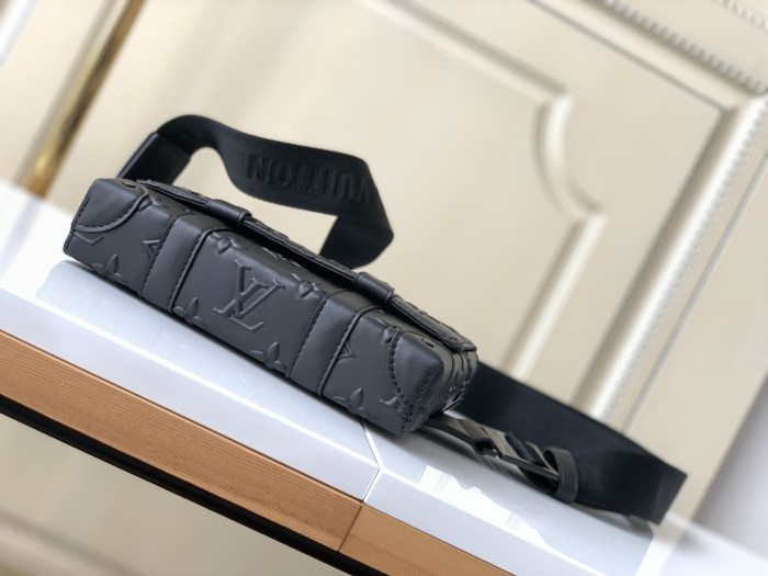 Handbag Louis Vuitton M57952 size 20.5 x 14 x 4.5cm