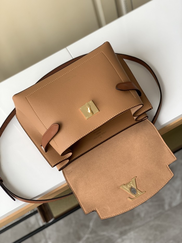 Handbag Louis Vuitton M53937 size 28×20×11.5cm