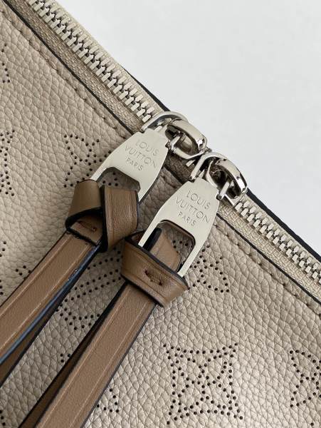 Handbag Louis Vuitton M56084 size 32x26x17cm 