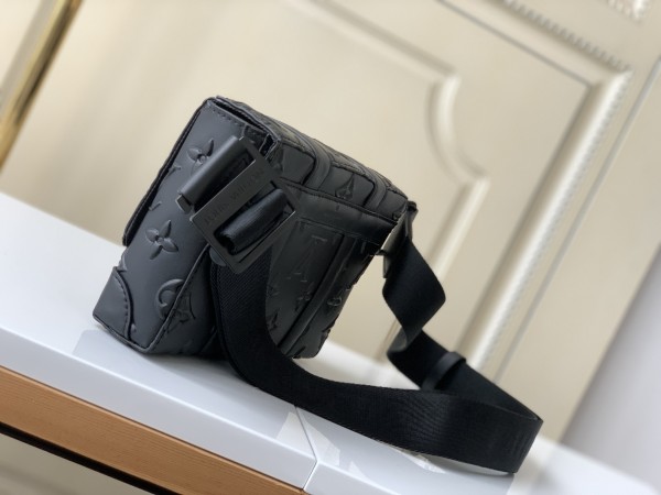 Handbag Louis Vuitton M57952 size 20.5 x 14 x 4.5cm