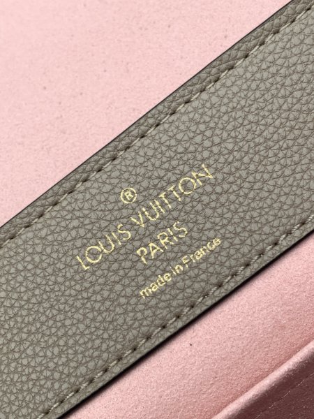 Handbag Louis Vuitton M53937 size 28×20×11.5cm