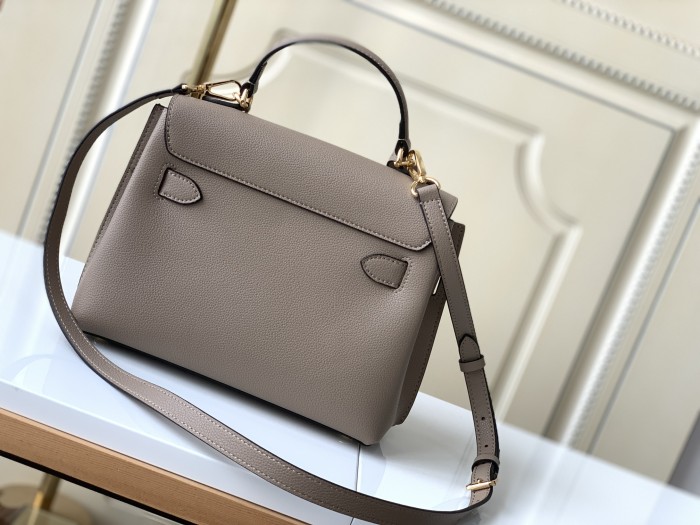 Handbag Louis Vuitton M53937 size 28×20×11.5cm