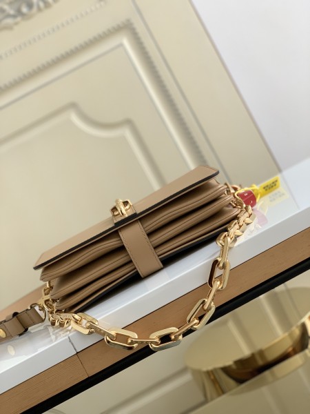 Handbag Louis Vuitton M57745 size 17 x 22 x 7cm