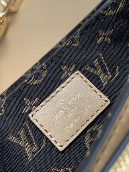 Handbag Louis Vuitton M57745 size 17 x 22 x 7cm