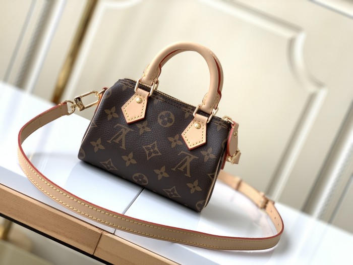 Handbag Louis Vuitton M81085 size 16*7.5*10 cm