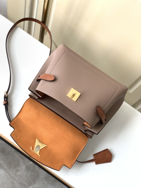 Handbag Louis Vuitton M56645 size 28×20×11.5cm