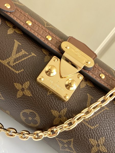 Handbag Louis Vuitton M57835 size 19*9*9cm