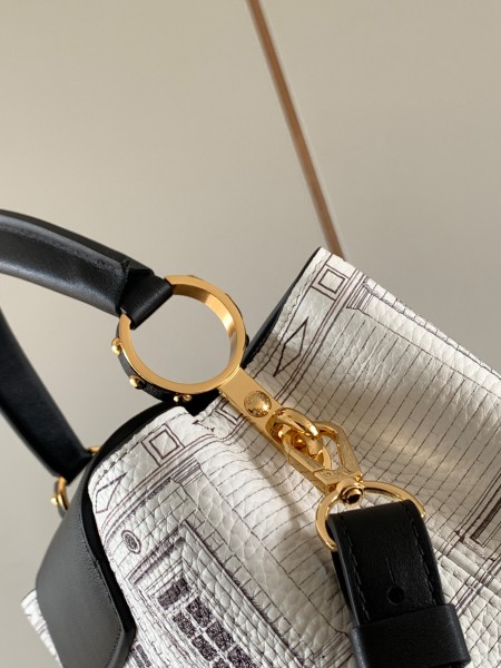 Handbag Louis Vuitton M42258 size 31.5 x 20 x 11 cm