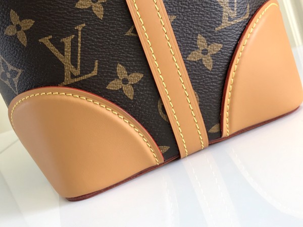 Handbag Louis Vuitton M57099 size 15x15x15