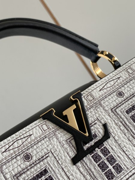 Handbag Louis Vuitton M42258 size 31.5 x 20 x 11 cm