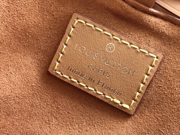 Handbag Louis Vuitton M57099 size 12×12×12cm