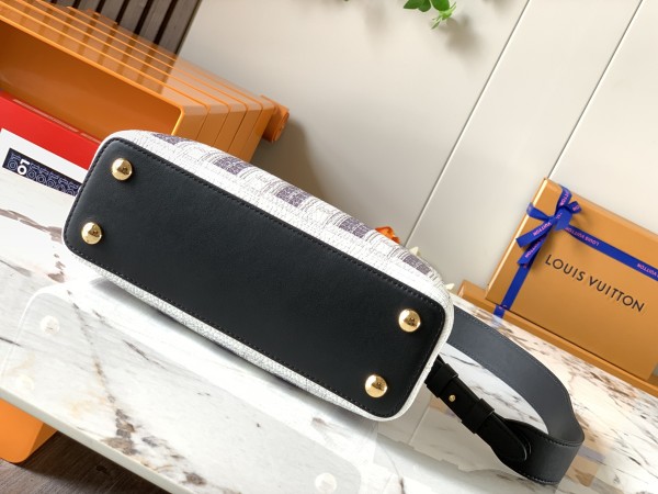 Handbag Louis Vuitton M42258 size 31.5 x 20 x 11 cm