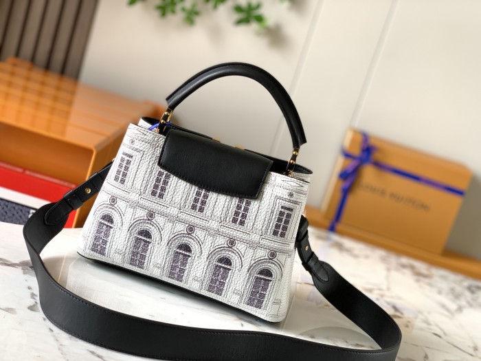 Handbag Louis Vuitton M42258 size 31.5 x 20 x 11 cm