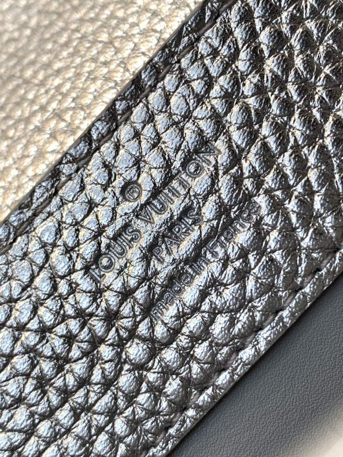 Handbag Louis Vuitton M80239 size 21 x 14 x 8 