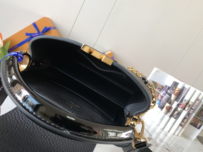 Handbag Louis Vuitton M80239 size 21 x 14 x 8 cm