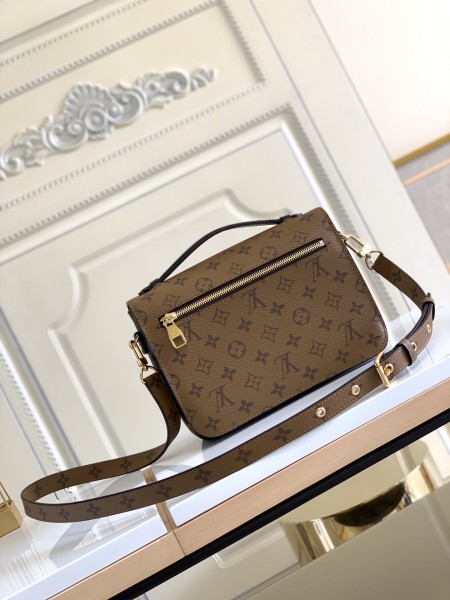 LOUIS VUITTON Pochette Métis M44876 M41465 size 25*7*19 cm