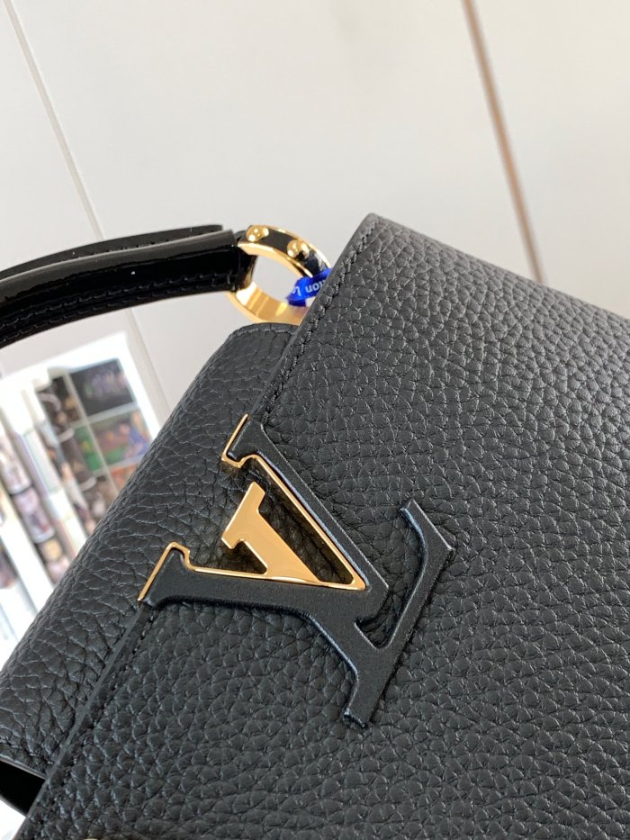 Handbag Louis Vuitton M80239 size 21 x 14 x 8 cm