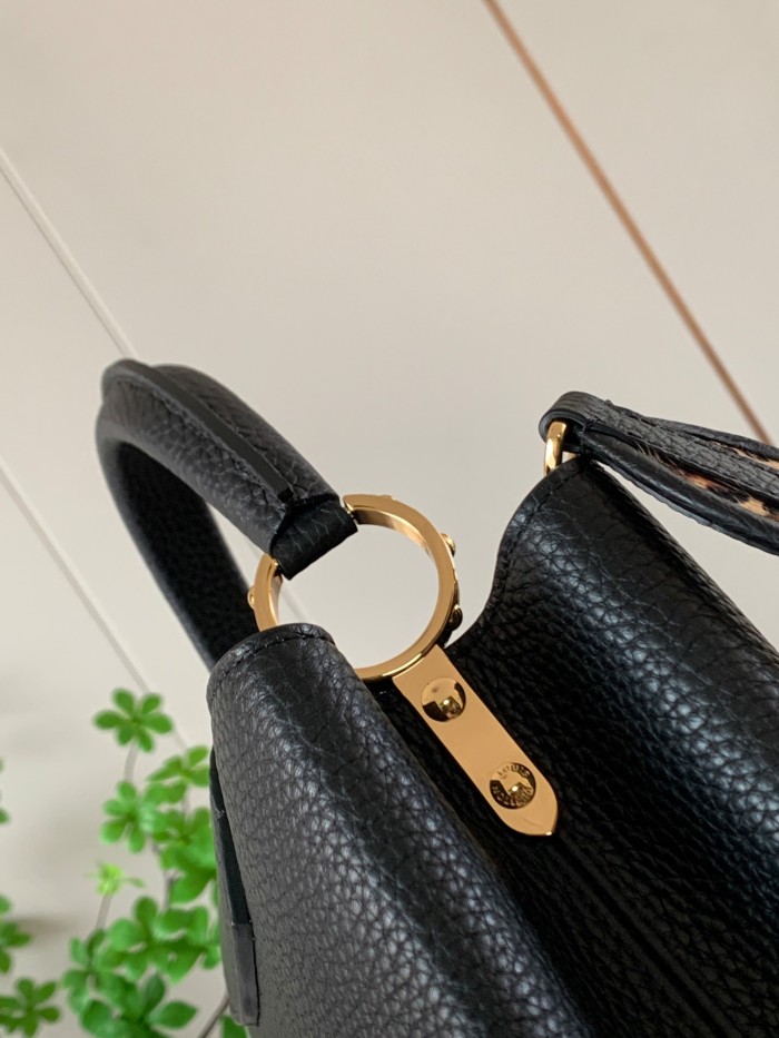 Handbag Louis Vuitton M57215 size 27 x 18 x 9