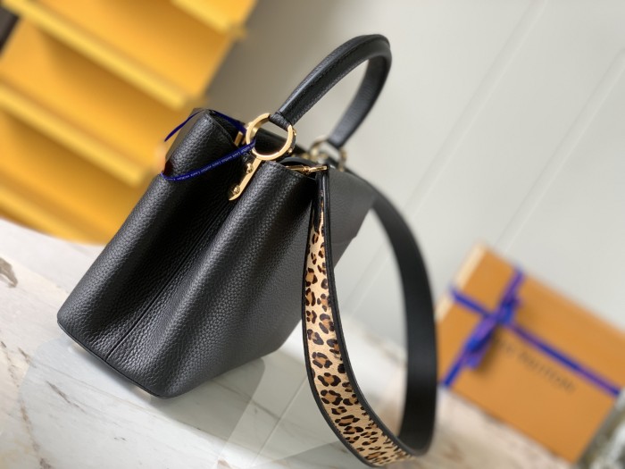 Handbag Louis Vuitton M57216 size 31.5 x 20 x 11