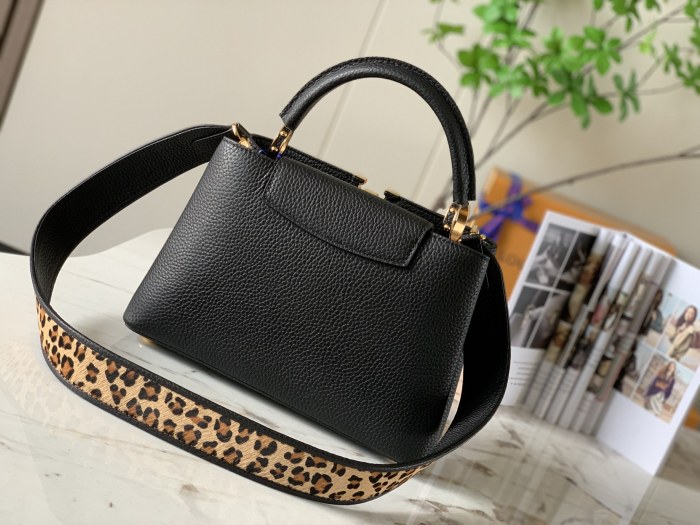 Handbag Louis Vuitton M57215 size 27 x 18 x 9