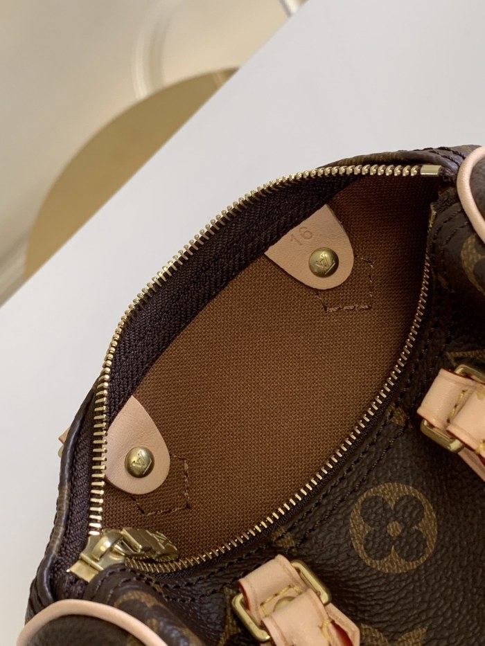 Handbag Louis Vuitton M61252 size：16X11X9cm