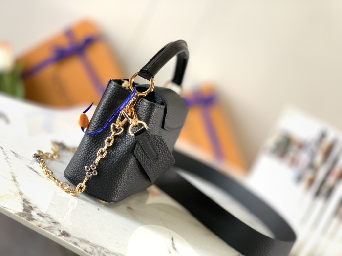 Handbag Louis Vuitton M80239 size 21 x 14 x 8 cm