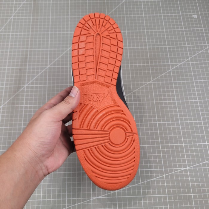 Nike SB Dunk Low Staple NYC Pigeon