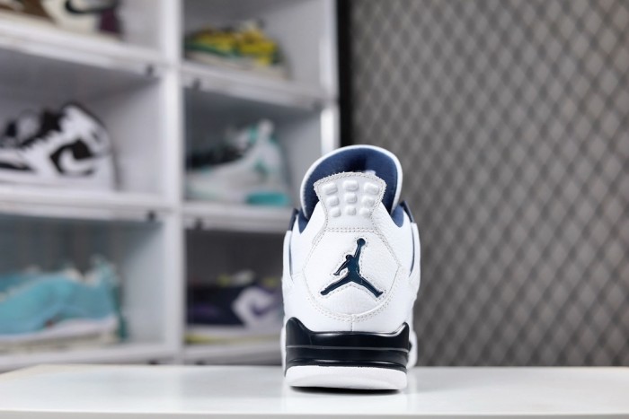 Jordan 4 Retro Columbia (2015)